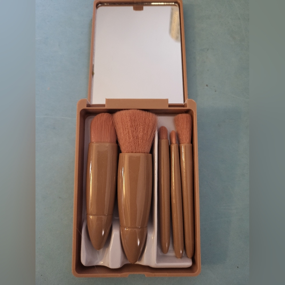 New Compact Travel Makeup Brush Set #1166-423